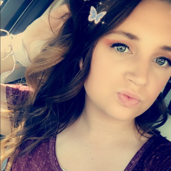 Meet your Posher, Amanda - Picture 3 of 7